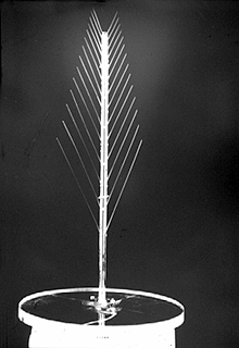 Small scale model of log-periodic resonant-V array.