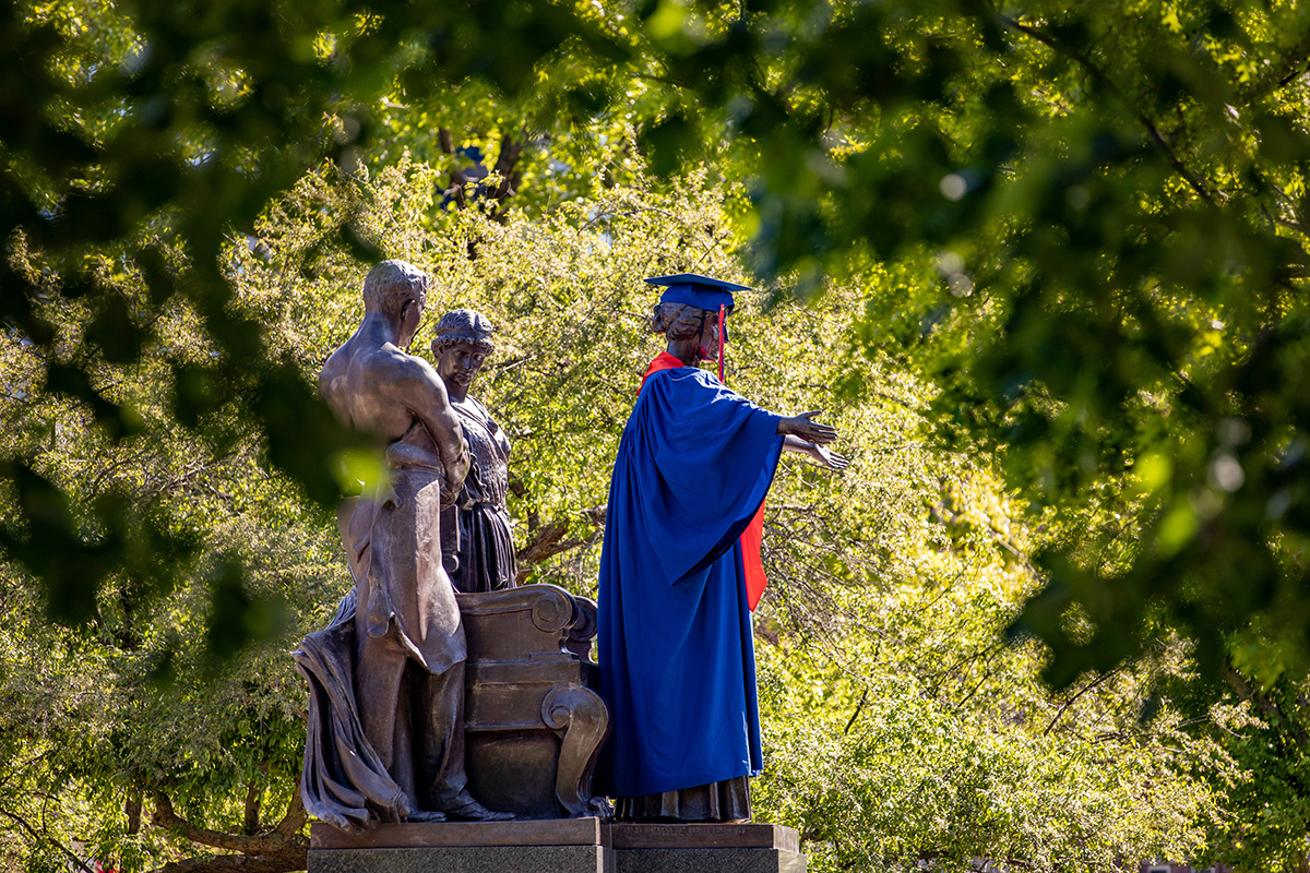 21 Illinois ECE graduates honored with Bronze Tablet Electrical