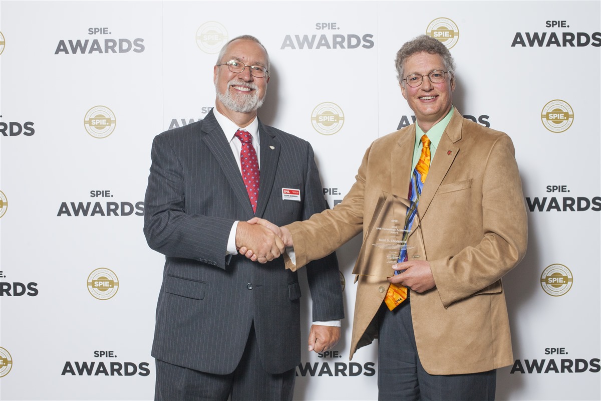 ECE Professor Kent D. Choquette (right) pictured with incoming SPIE President Glenn Boreman (left) at the award ceremony in San Diego. 