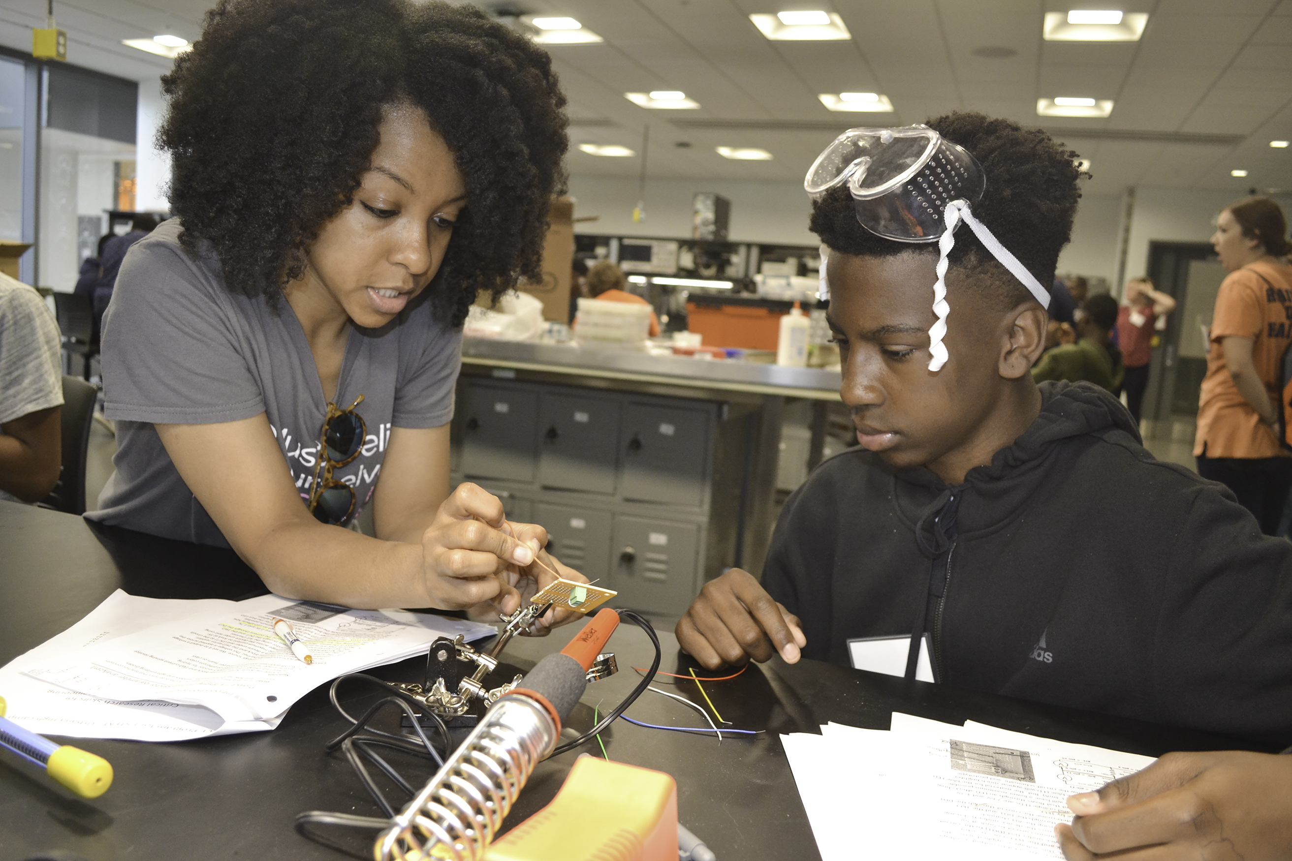 Lonna Edwards helps a camper build a circuit during the 2017 I-STEM Multidisciplinary Summer Camp.